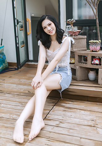 Most gorgeous profiles: Thai member Ziyi